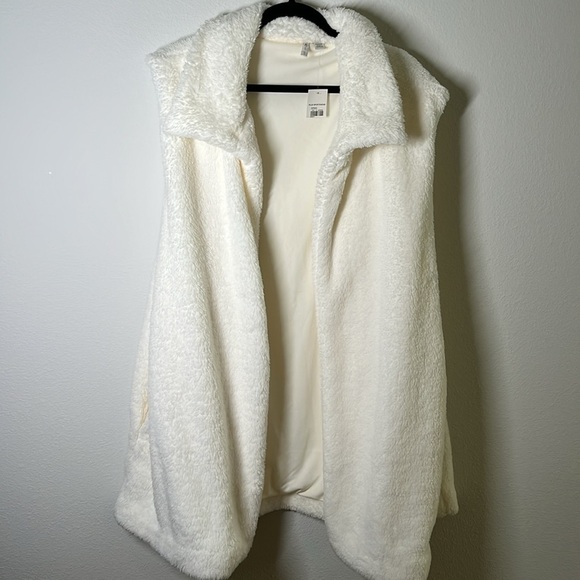 Cato Ivory Faux Fur Vest NWT Size 22 24W - Picture 2 of 8